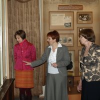 Посещение музея внучкой и невесткой В.Н. Полякова