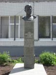 Памятник-бюст Г. Гая